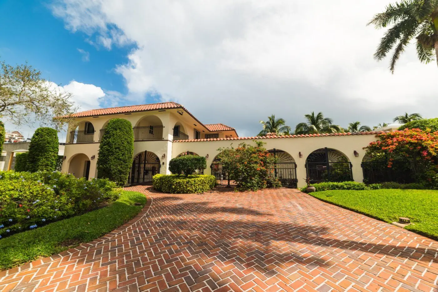 colored brick driveway in a Delray Beach, FL residential property